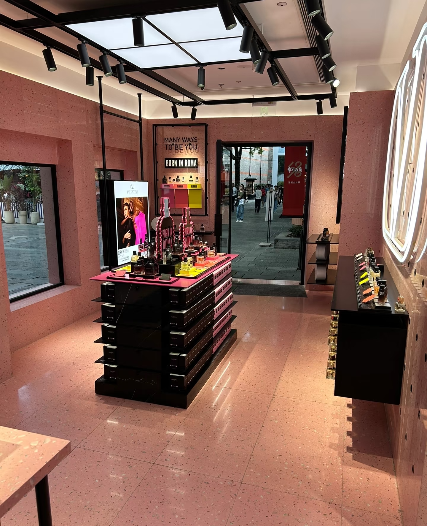 China Pink Terrazzo Polished Flooring Commercial Project