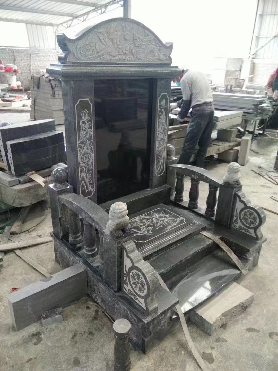 Black Granite Headstone Serp Top