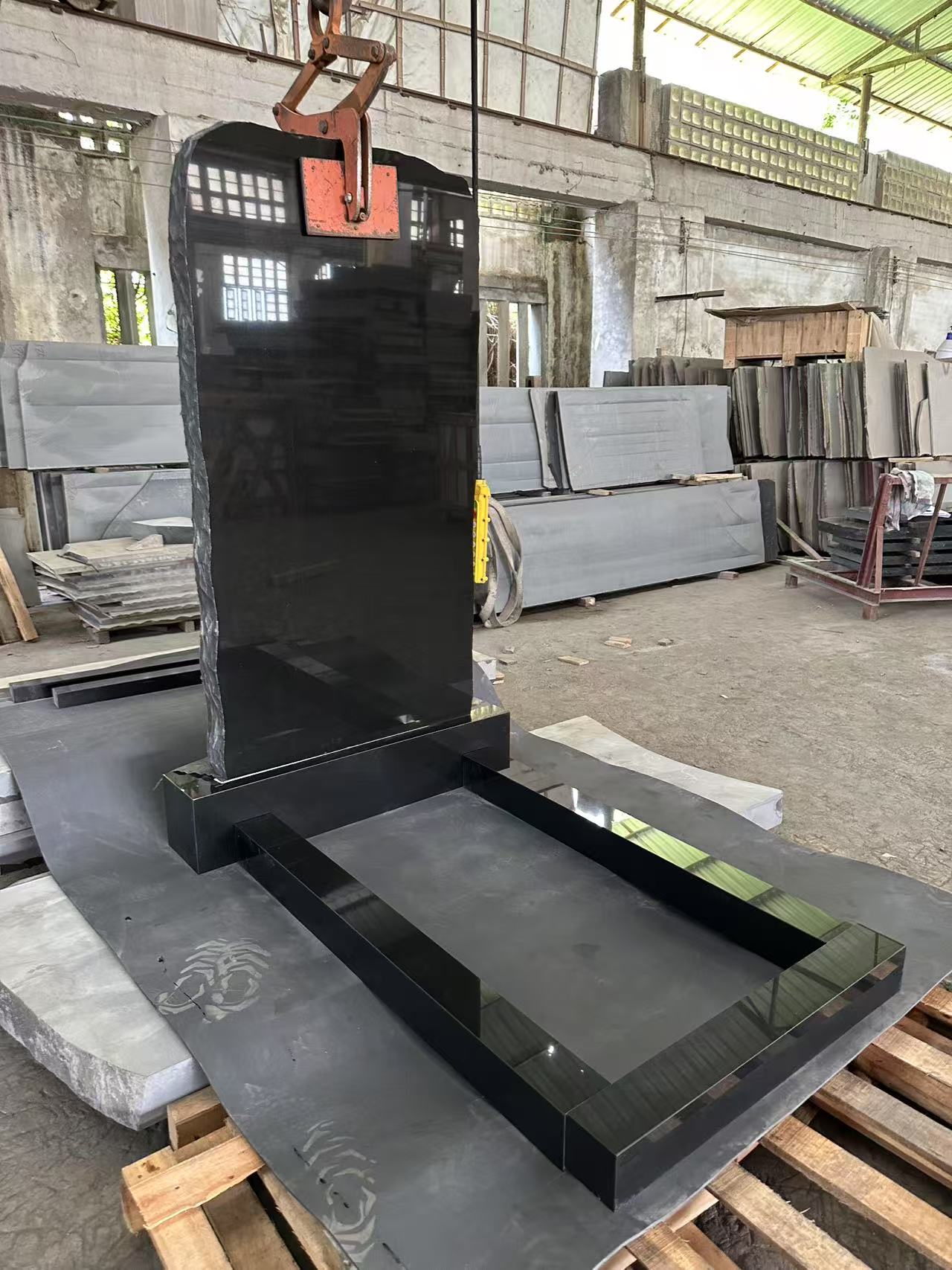 Black Granite Tombstone & Monument & Headstone